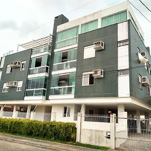 https://lindo-apartamento-a-5-minutos-da-mais-bela-praia-com.santa-catarina-brasil.com